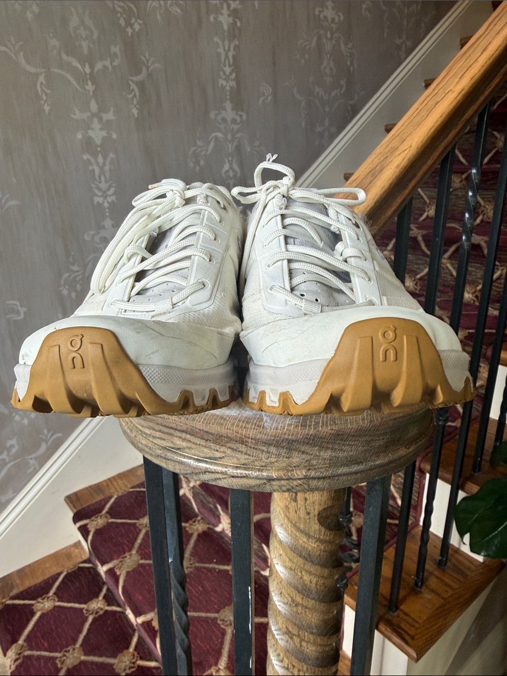 ON CLOUD RUNNING CLOUDVENTURE ladies, white sneaker size 8 1/2 very good cond - Picture 7 of 9